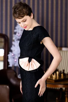 1950s Black Lace Dress with a Large Pink Bow//Size S/M