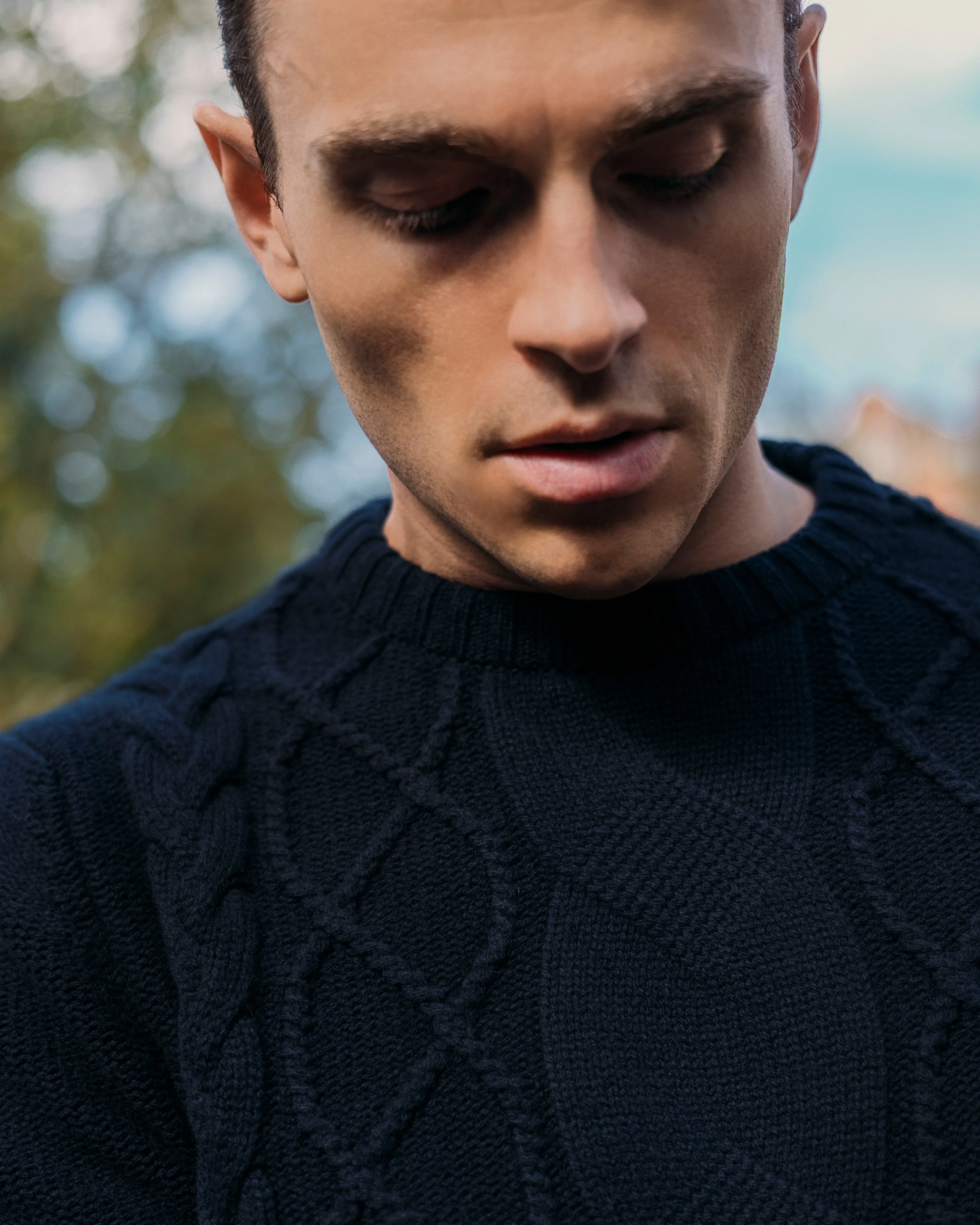 Cashmere wool chalet cable sweater in navy