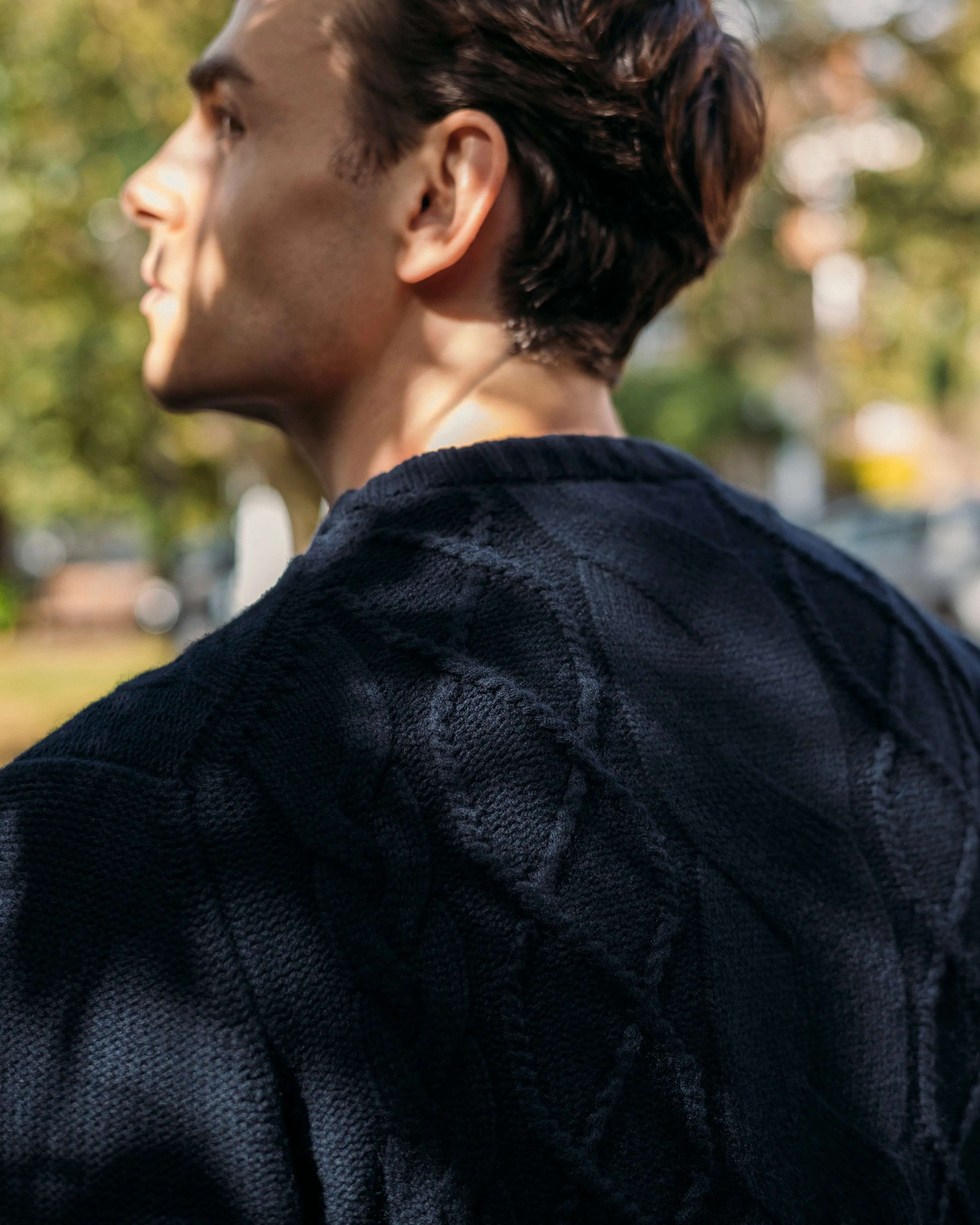 Cashmere wool chalet cable sweater in navy