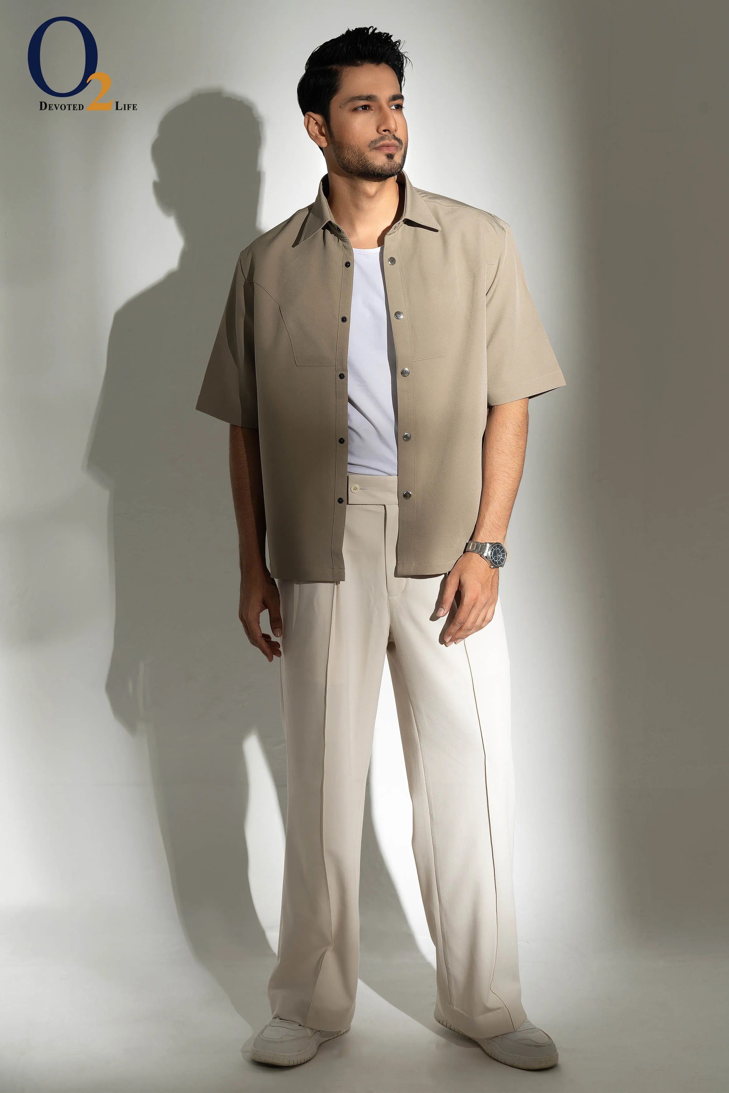OVERSIZED SHIRT WITH CONTRAST TOPSTITCHING WITH METAL RING ON THE BACK